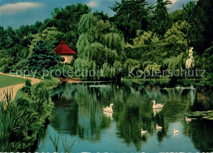 Bad Pyrmont Borkenhaeuschen mit Gaenseliesel Schwanenteich