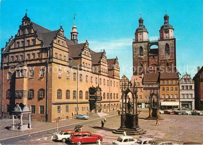 Wittenberg Lutherstadt Markt mit Rathaus Blick zur Stadtkirche Lutherdenkmal Mel