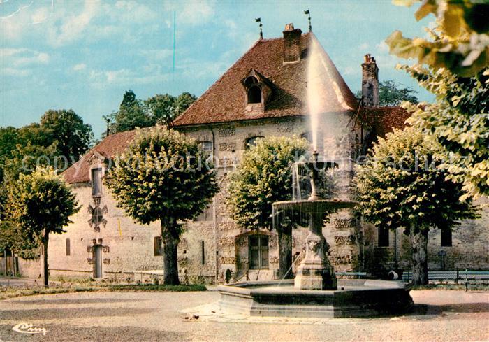Savigny-les-Beaune Square Fournier et le Chateau Fontaine