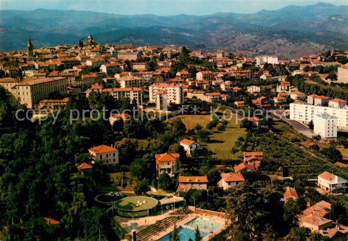 Aubenas en Vivarais La Piscine et la ville dans leur cadre de montagnes