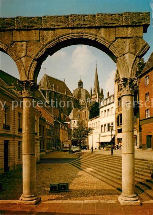 Bad Aachen Roemischer Bogen mit Dom und Altstadt