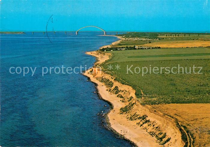 Insel Fehmarn Steilkueste bei Wulfen mit Fehmarnsundbruecke Fliegeraufnahme