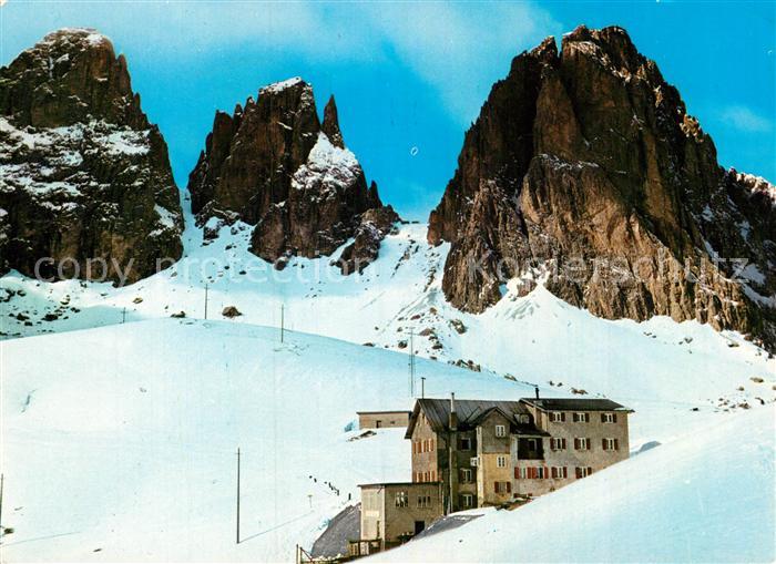 Passo Sella Rifugio Carlo Valentini con il Sassolungo Dolomiti Sellajoch Berghau