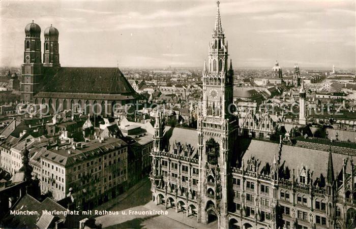 Muenchen Bayern Marienplatz Rathaus Frauenkirche