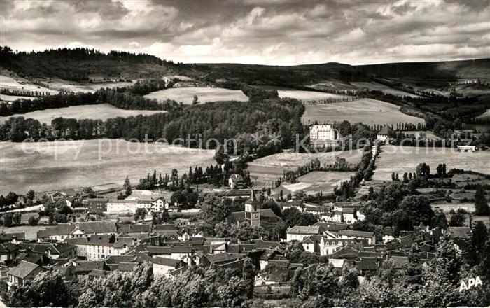 Lacaune les Bains Vue generale au fond Chateau de Calmels