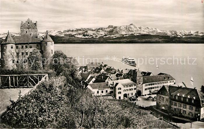 Meersburg Bodensee Stadtbild mit Schloss Blick zu den Alpen
