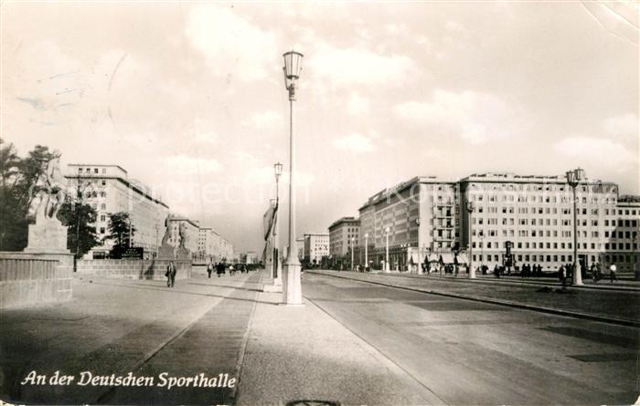 BERLIN  CITY An der Deutschen Sporthalle Stalinallee