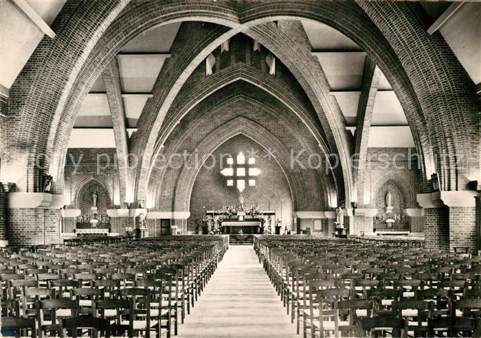 La Courneuve Eglise Saint Yves des Quatre Routes la nef et le choeur