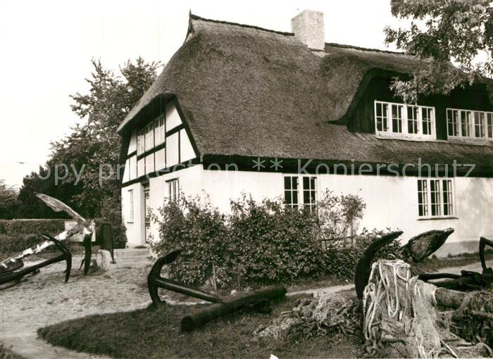 Goehren Ruegen Heimatmuseum Moenchgut Reetdach