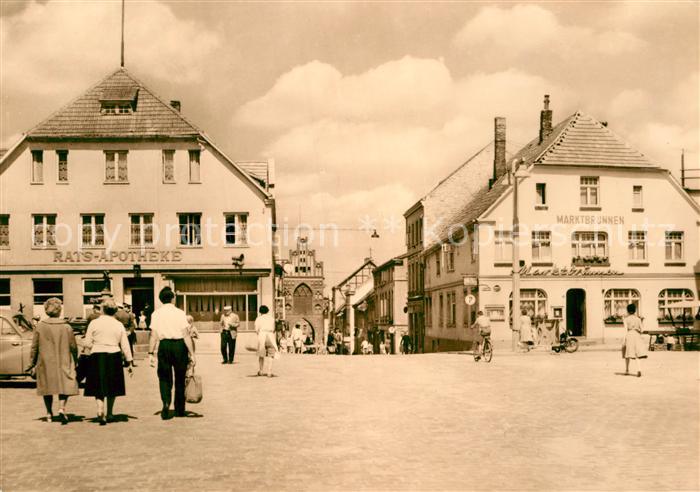 Teterow Mecklenburg Vorpommern Marktplatz Ratsapotheke Marktbrunnen