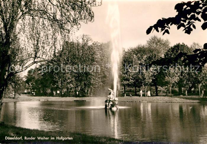 Duesseldorf Runder Weiher im Hofgarten Fontaene