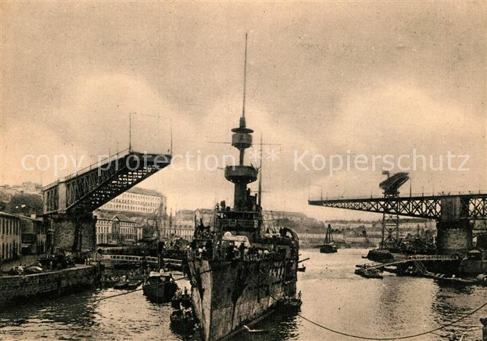 Brest 29 Port Militaire Sortie du Croiseur Montcalm