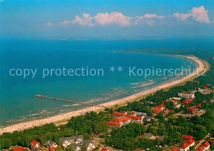 Boltenhagen Ostseebad Blick auf Ortskern mit Sandstrand und Seebruecke Fliegerau