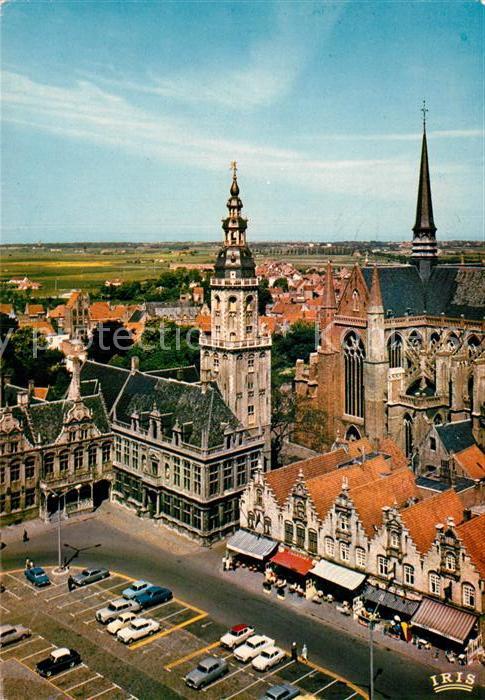 Furnes Veurne West-Vlaanderen Belgie Beffroi et Coin de la Grande Place