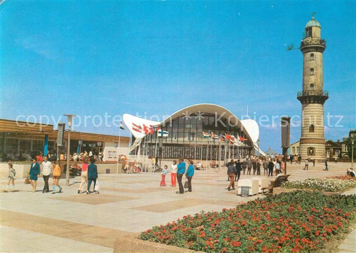 Warnemuende Ostseebad Gaststaette Teepott und Leuchtturm