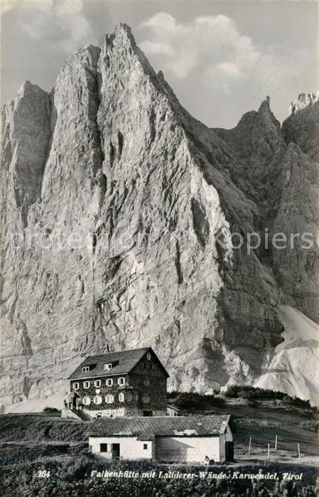 Falkenhuette mit Laliderer Waende Karwendelgebirge