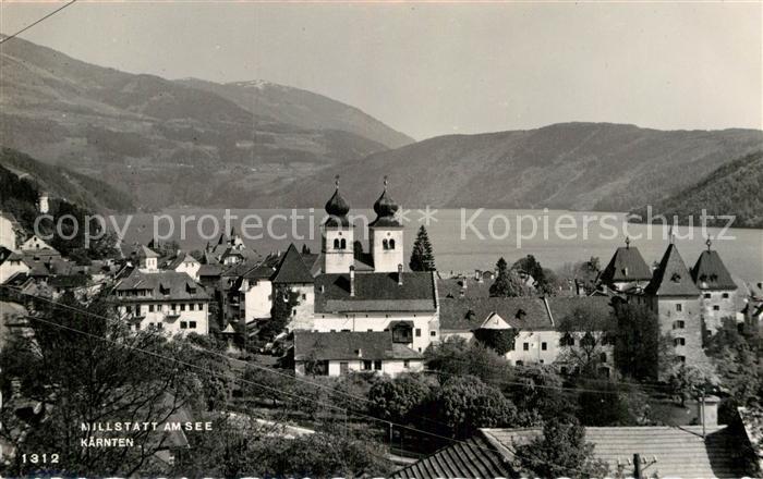 Millstatt Millstaettersee Ortsansicht mit Kirche Alpen