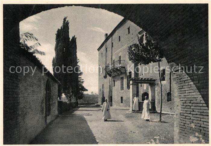 Asciano Abbazia di Monte Oliveto Maggiore Pozzo esterno e fianco orientale del M