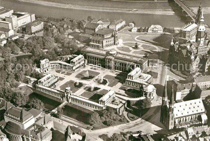 DRESDEN Elbe Zwinger und Theaterplatz vor Zerstoerung 1945 Repro