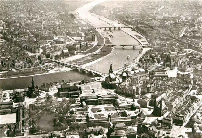 DRESDEN Elbe Neustadt und Altstadt von Suedwesten vor Zerstoerung 1945 Repro