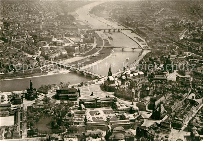 DRESDEN Elbe Neustadt und Altstadt von Suedwesten vor der Zerstoerung 1945 Repro
