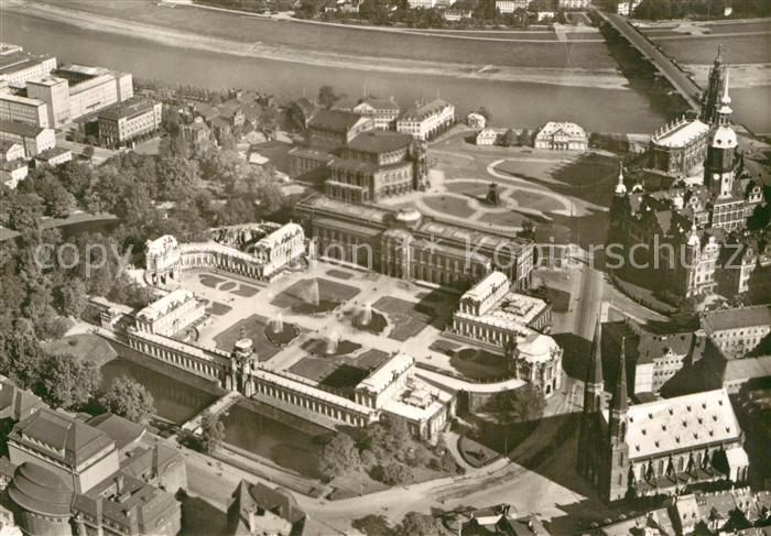 DRESDEN Elbe Zwinger und Theaterplatz aus der Vogelperspektive vor der Zerstoeru