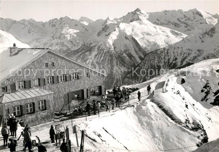 Badgastein Gondelbahn am Stubnerkogel Bergstation Winterpanorama Alpen