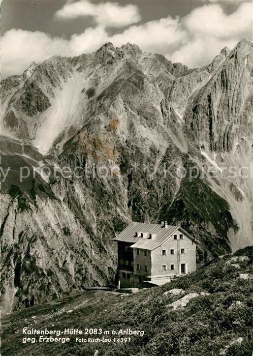 Lech Vorarlberg Kaltenberghuette am Arlberg gegen Erzberge Gebirgspanorama