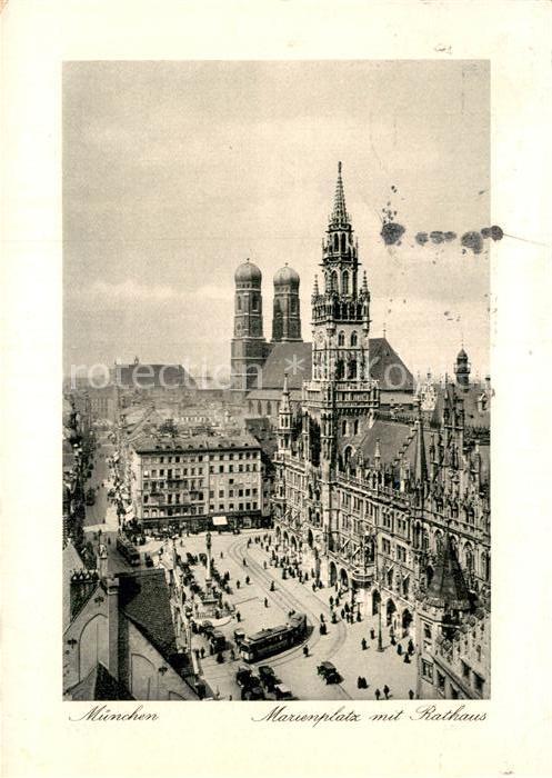 Muenchen Bayern Marienplatz mit Rathaus Frauenkirche