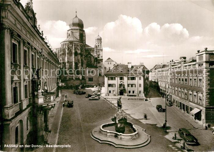 Passau Residenzplatz Brunnen