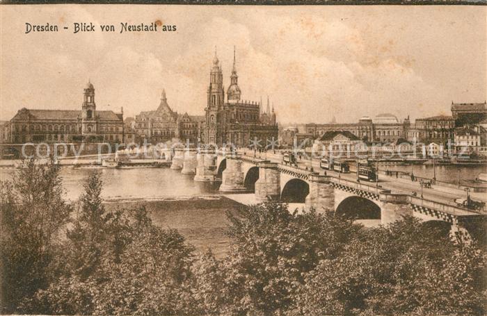 DRESDEN Elbe Blick von Neustadt aus Elbe Bruecke