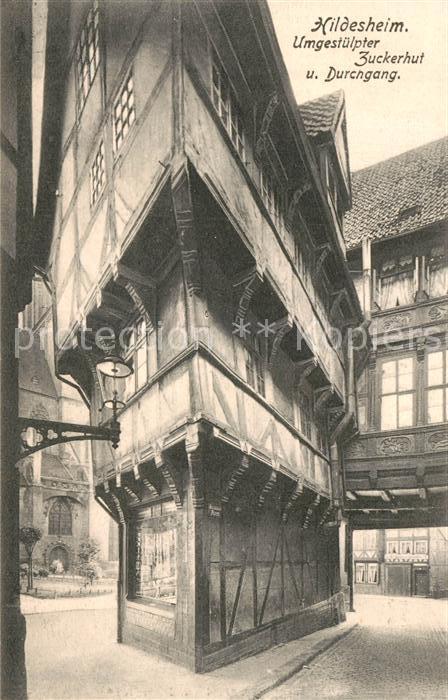 Hildesheim Umgestuelpter Zuckerhut und Durchgang Historisches Gebaeude