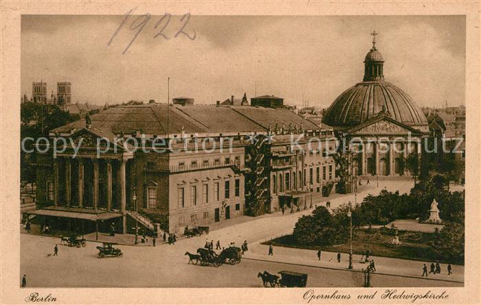 BERLIN CITY Opernhaus und Hedwigskirche