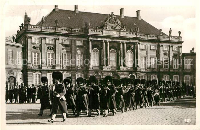 Kobenhavn Vagtparaden paa Amalienborg Slot Parade Schloss