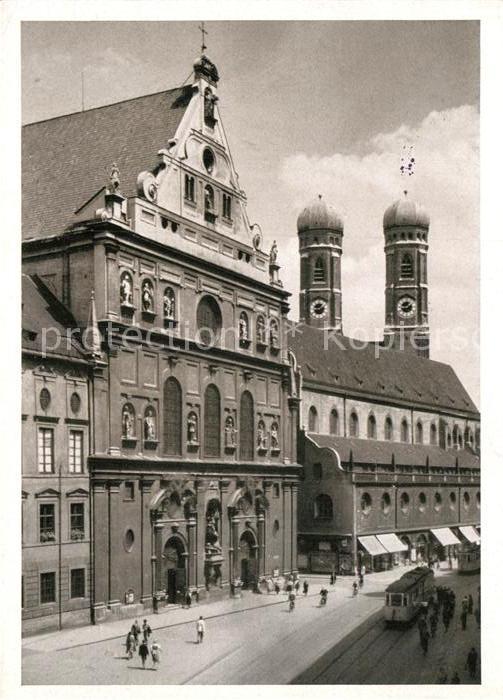 Muenchen Bayern Neuhauser Strasse mit Michaelskirche und Frauentuerme Frauenkirc