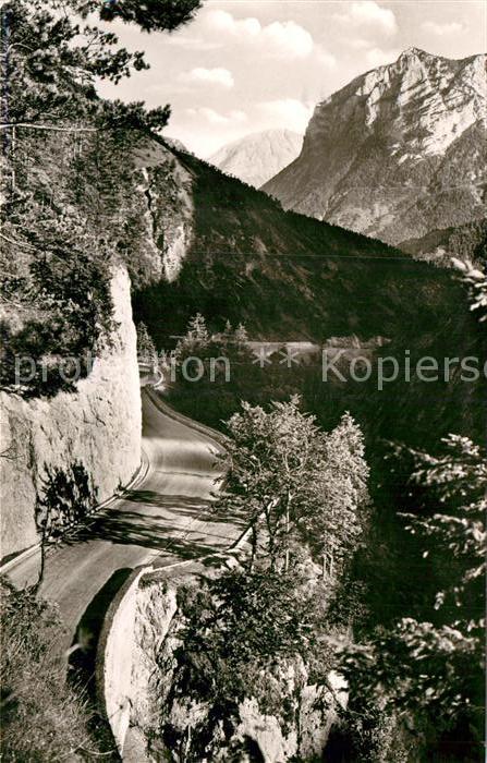 Berchtesgaden Deutsche Alpenstrasse beim Mauthaeusl Blick gegen Watzmann und Rei
