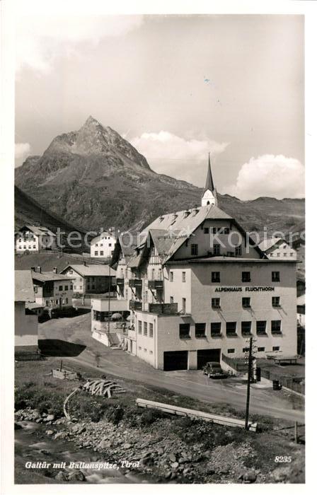 Galtuer Tirol Ortsmotiv mit Alpenhotel mit Ballunspitze
