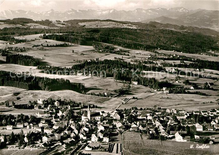 Weiler Allgaeu mit Alpen Fliegeraufnahme