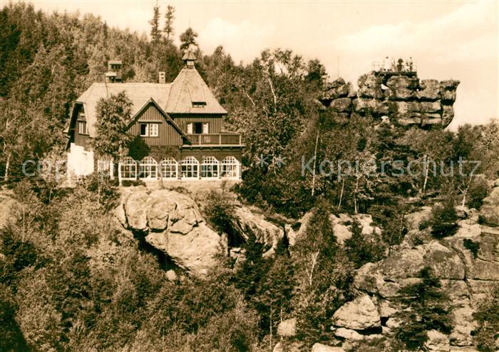 Oybin Sachsen Toepferbaude und Lochstein Felsentor Zittauer Gebirge