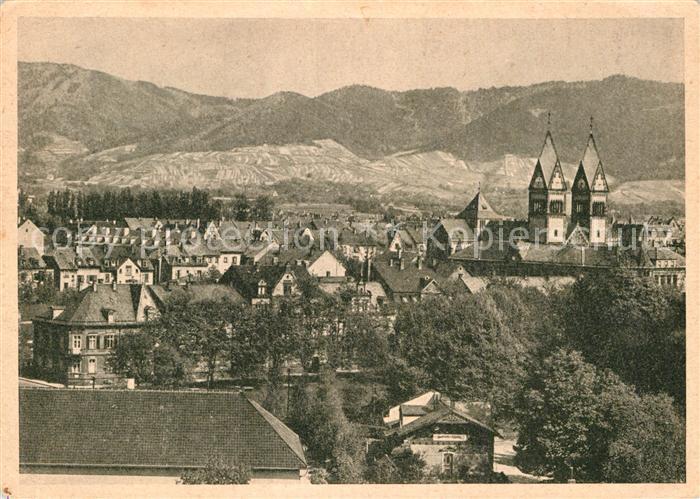 Offenburg Stadtbild mit Kirche Blick zum Schwarzwald