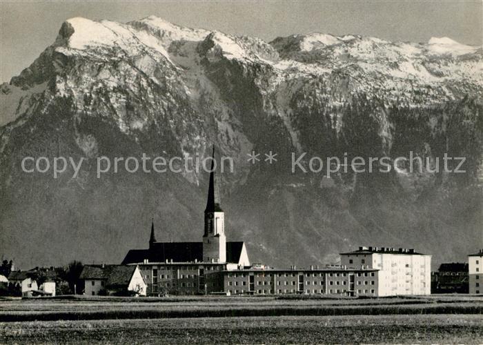 Freilassing Ortsmotiv mit Kirche Blick zum Untersberg Berchtesgadener Alpen