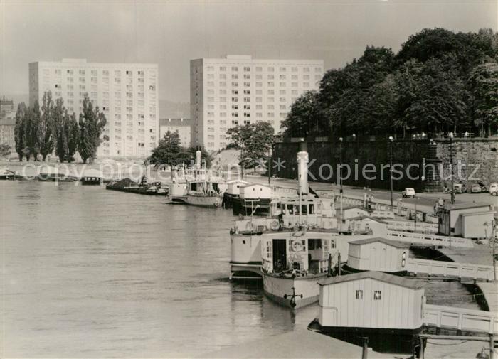 DRESDEN Elbe Terrassenufer Bootshaeuser Anleger