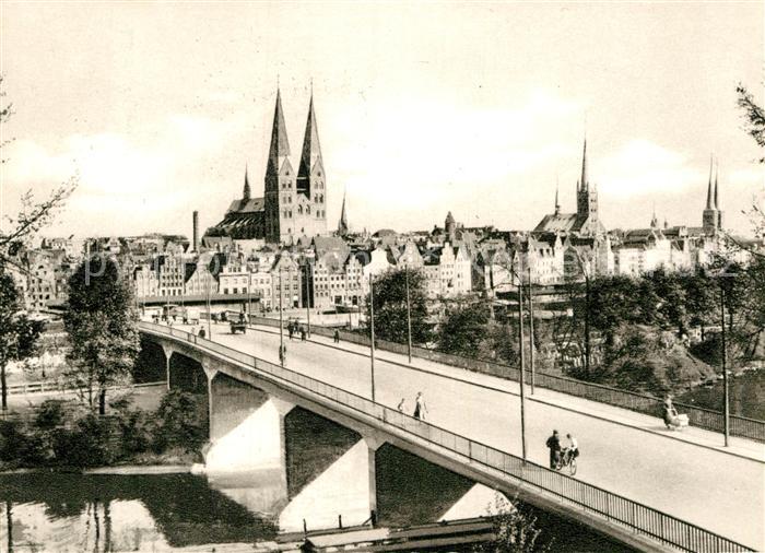 Luebeck Marienbruecke mit Stadtblick