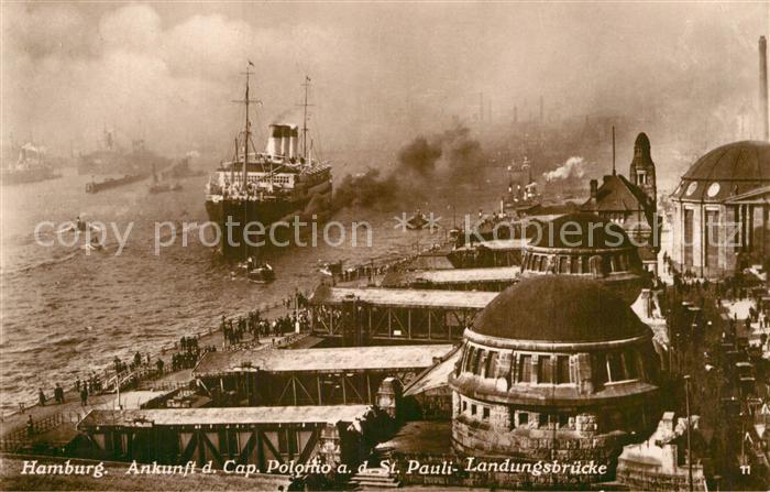 Hamburg St Pauli Landungsbruecken Ozeandampfer