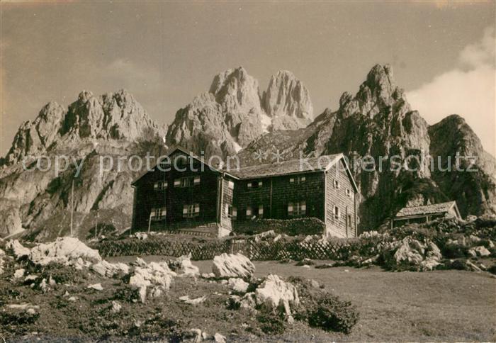 Hofpuerglhuette mit Bischofsmuetze