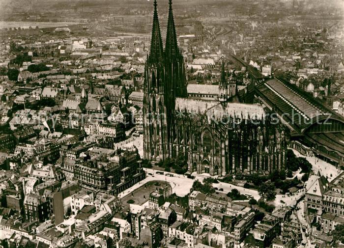 Koeln Rhein Fliegeraufnahme mit Dom