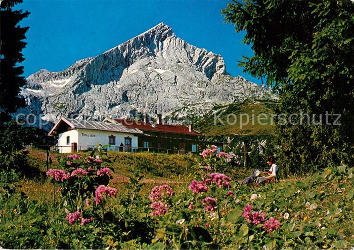 Kreuzeck Kreuzalm mit Alpspitze