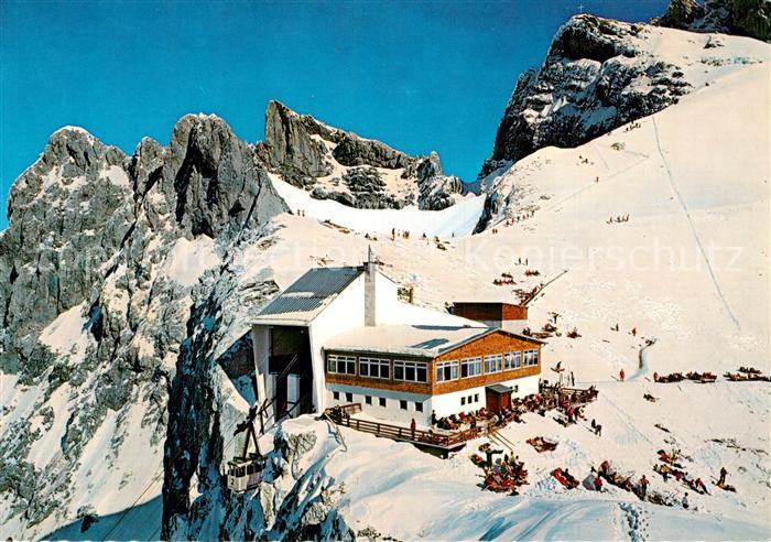 Mittenwald Bayern Karwendelbahn Bergstation gegen Karwendelspitze