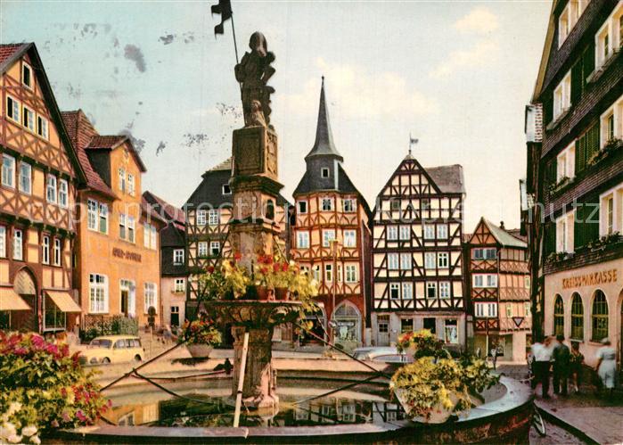 Fritzlar Marktplatz mit Rolandsbrunnen Fachwerkhaeuser Altstadt