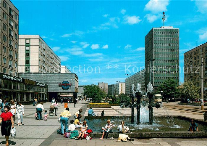Magdeburg Zentrum Wasserspiele Fussgaengerzone Hochhaus